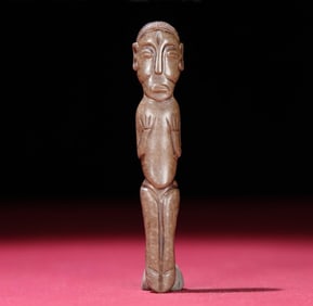 A jade nobleman ornament of the Warring States period