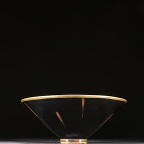 A Song Dynasty black-glazed gold-coated tea cup