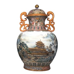 A piece of Qing Qianlong enamel color ancient moon pavilion pavilion landscape painted with gold