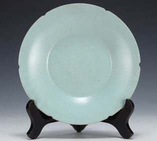 A Song Dynasty Ru kiln azure glaze sunflower mouth plate