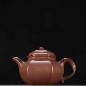 A Qing Dynasty moon spring hexagonal pot