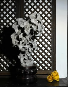 A piece of Taihu Lake Shishanzi in the Qing Dynasty