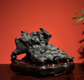 A piece of Taihu Lake stone of the Qing Dynasty Yipin Xianshan