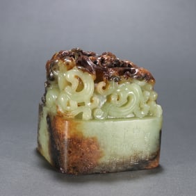 A Hetian jade dragon button seal