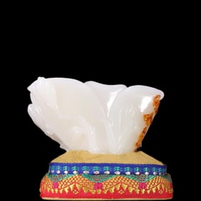 A Qing Dynasty Hetian jade magnolia cup