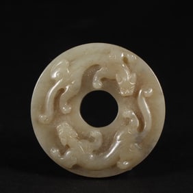 A jade dragon jade from the Qing Dynasty