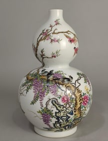 A Qing Qianlong pastel purple Qi Donglai pattern gourd bottle