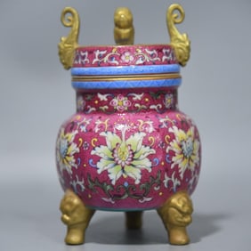 A piece of Qing Dynasty carmine red ramp anchovy hollow gold-painted lid aromatherapy stove