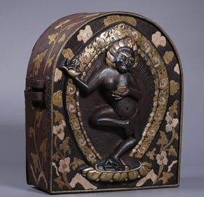 A Qing Dynasty iron-scissor gold empty mother Gawu box