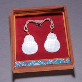 A pair of Qing Dynasty Hetian jade carvings and poems