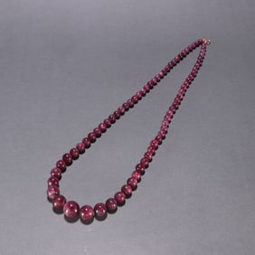 A Qing Dynasty tourmaline necklace