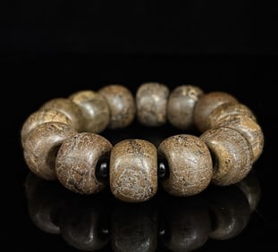 A jade bracelet of the Warring States period