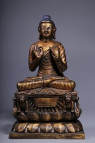 A seated statue of the Great Sun in the Qing Dynasty