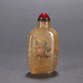 A snuff bottle painted with flowers and birds in the Qing Dynasty