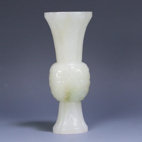 A Qing Dynasty Hetian jade flower arc