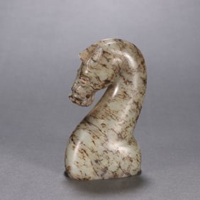 A Hetian jade horse head ornament