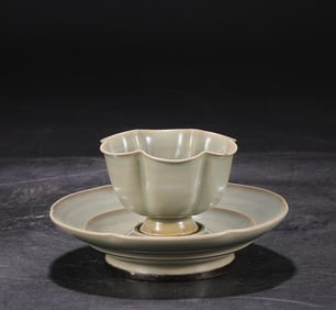 A set of Northern Song Dynasty Yaozhou kiln flower mouth cup holders
