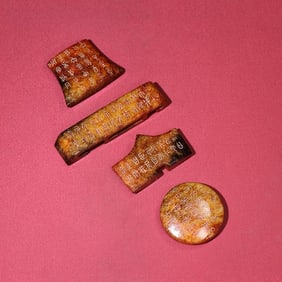 A set of Manchu inscriptions of the Han Dynasty jade sword ornaments