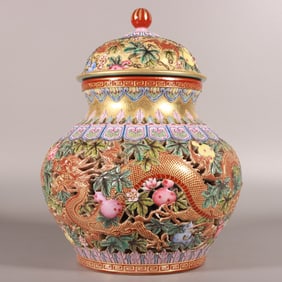 A Qing Qianlong enamel colored gold carved melon butterfly continuous double dragon jar