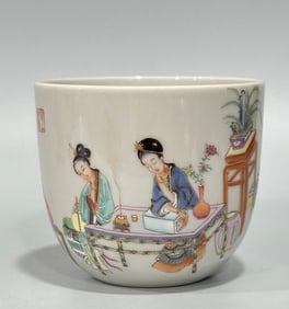 A piece of Qing Yongzheng enamel color figure listening to the qin picture chicken tank cup