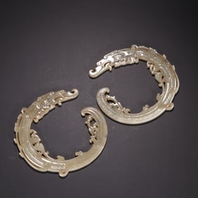 A pair of Hetian jade carved dragon pattern pendants