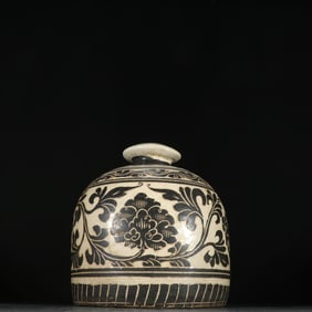 A Song Dynasty Cizhou kiln rich peony pattern gurgling bottle