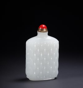 A Hetian jade snuff bottle from the Qing Dynasty