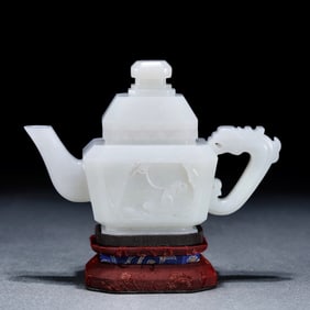 A Hetian jade teapot ornament from the Qing Dynasty