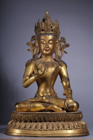 A seated statue of Guanyin in the Qing Dynasty with a copper gilt crown