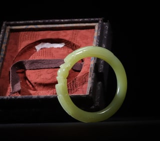 A Qing Dynasty topaz double dragon pearl bracelet (with original box)