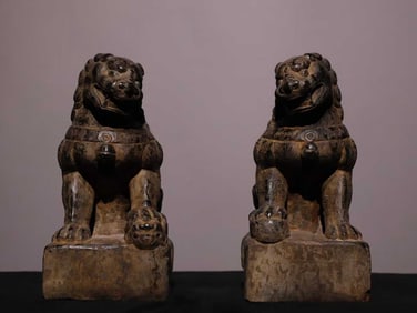 A pair of bluestone lions in the Ming Dynasty