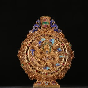 A Qing Dynasty silver-gilt filigree inlaid with a treasure dot emerald dragon pattern moon-hugging