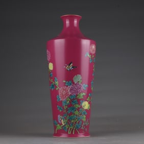 A Qing Yongzheng pastel gold-painted carmine flower poetry straight bottle