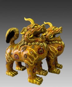 A pair of cloisonné enamel cloisonné (auspicious beast unicorn ornaments) from the Qing Dynasty