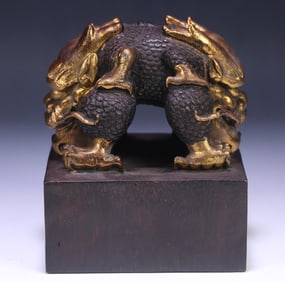 A large seal of agarwood lacquered gold dragon buttons