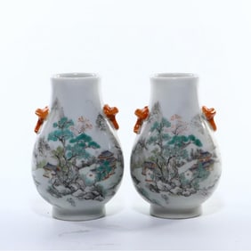 A pair of pastel landscape amphorae from the Yongzheng year of the Qing Dynasty