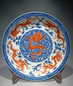A Qing Qianlong model blue and white alum red Kowloon sea pattern plate