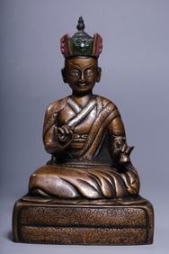 A seated statue of the guru in the Qing Dynasty