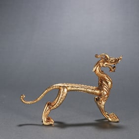 A bronze gilt dragon pattern carving