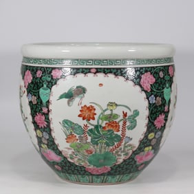 A colorful windowed flower and bird jar made in the Kangxi Dynasty of the Qing Dynasty