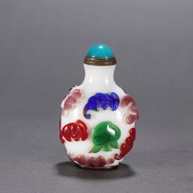 A Qing Dynasty material device set of tire bat pattern pattern snuff bottle