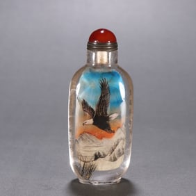 A piece of Qing Dynasty crystal inner painting shows off the grand snuff bottle