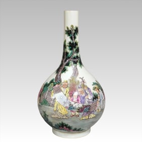 A long-necked bottle with a poem titled on the story of Qianlong in the Qing Dynasty