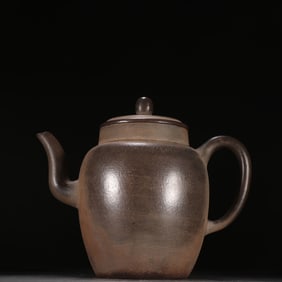 A purple sand teapot made by Chen Zhengming