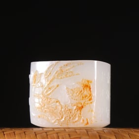 A piece of Qing Dynasty Hetian jade seed material engraved with mandarin duck poetry fingers