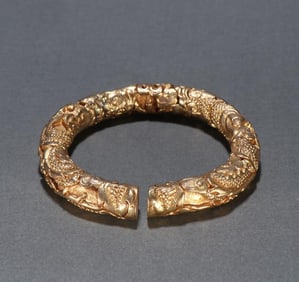 A copper-gilt dragon pattern bracelet