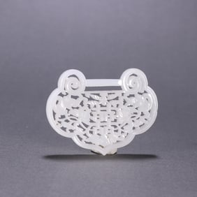 A Qing Dynasty Hetian jade transparent carving double happiness ruyi lock