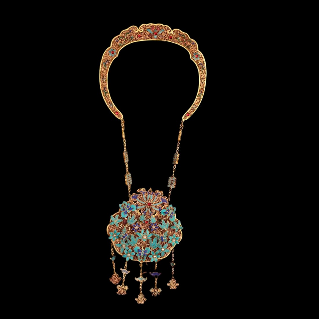 A Qing Dynasty filigree dotted with the word butterfly love flower (1 of 8)