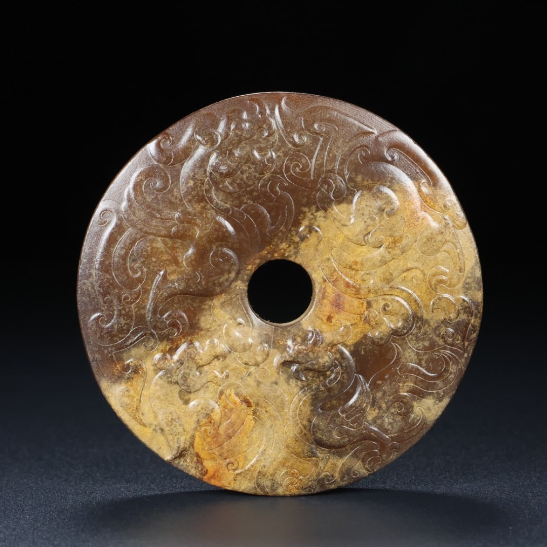 A jade dragon and phoenix jade jade from the Han Dynasty: The jade dragon and phoenix jade of the Han Dynasty SIZE: W:121.5g D:7.6cm T:0.7cm (The Dimensions Of All Batches Are Manually Measured.If You Need More Detailed Information, Please Contact Our Custom