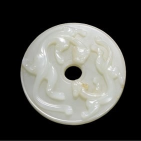 A piece of Hetian jade dragon jade from the Qing Dynasty